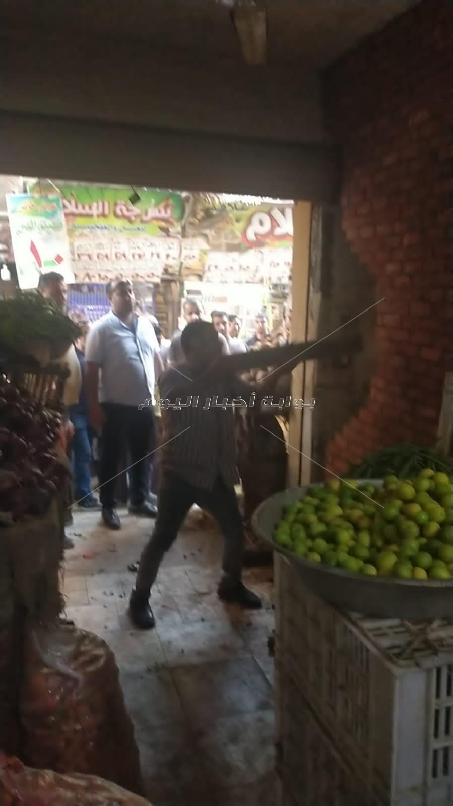 استجابة حي الهرم وإزالة أعمال بناء مخالف لعقار داخل سوق حسن محمد