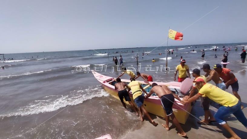 إنقاذ 37 مصطاف من الغرق وتسليم 92 طفل تائه لذويهم بشواطئ رأس البر