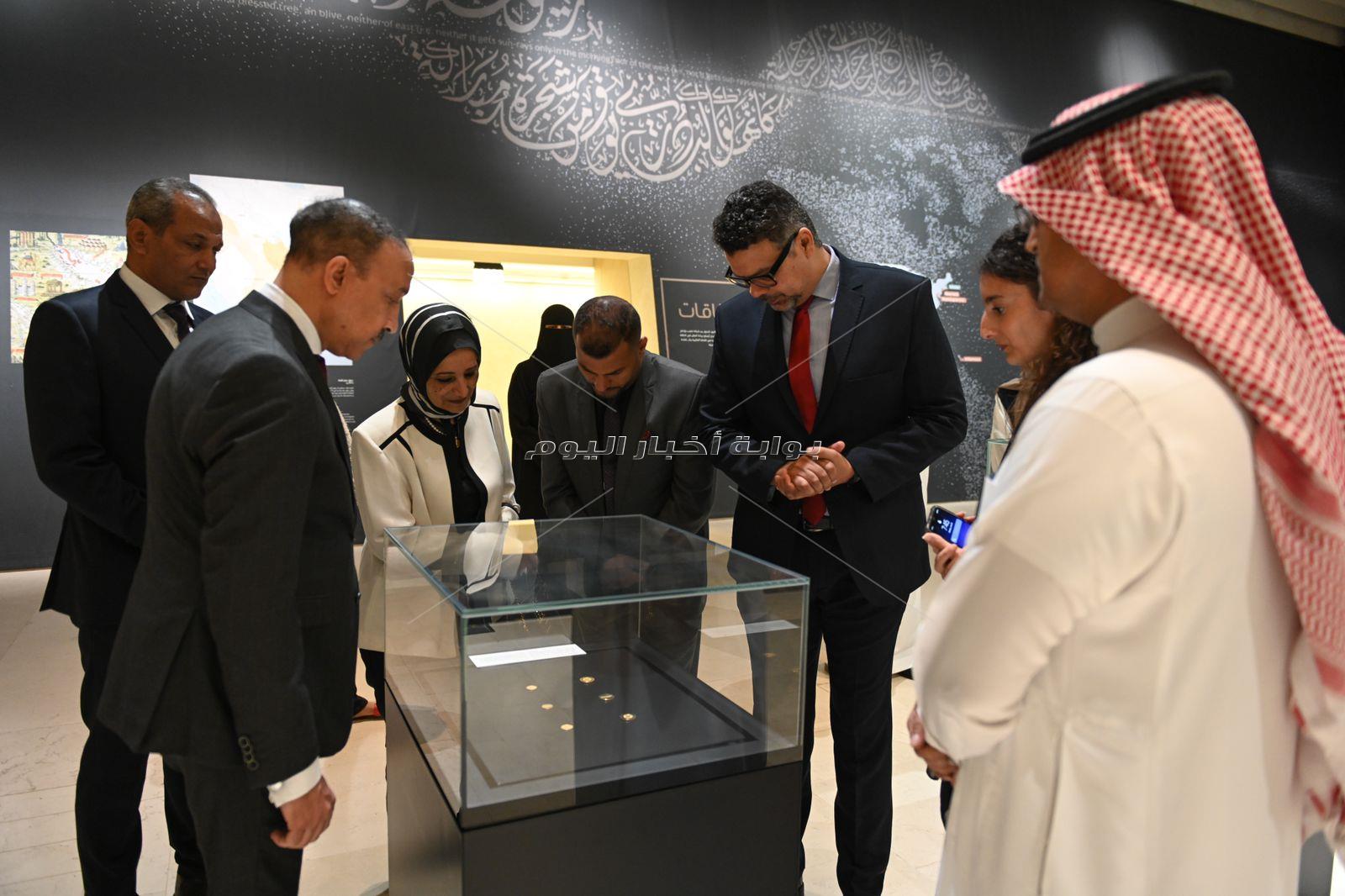  وفد رسمي من وزارة السياحة والآثار يزور معرض شطر المسجد بالسعودية.