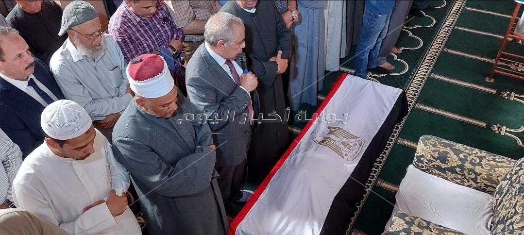  تشييع جثمان اللواء الحسيني في جنازة عسكرية بنجع حمادي