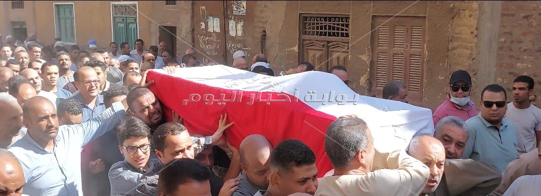  تشييع جثمان اللواء الحسيني في جنازة عسكرية بنجع حمادي