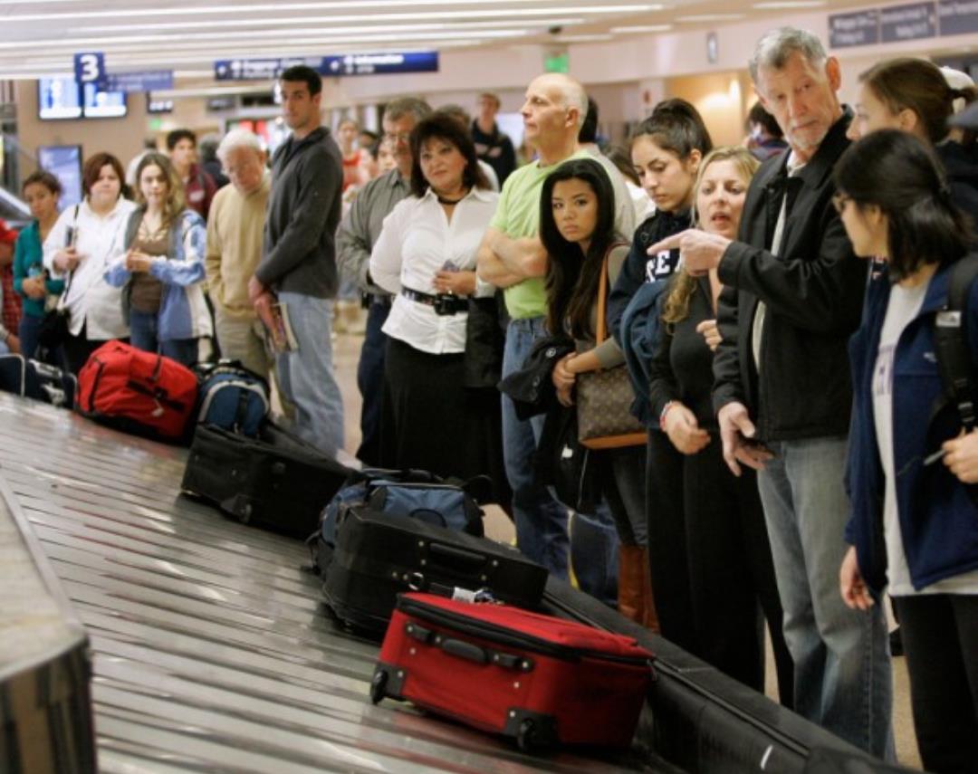 حالة من الارتباك والفوضى تصيب المطارات الأوروبية والأمريكية
