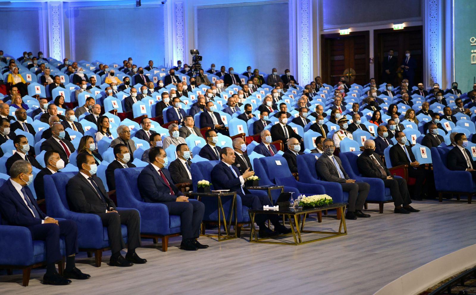 المتحدث الرسمي ينشر صوراً لافتتاح الرئيس عدد من المشروعات وإطلاق منصة مصر الرقمية