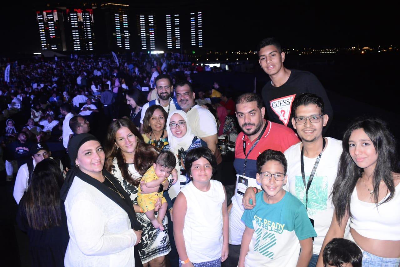 عمرو دياب يتألق بأضخم حفلات العلمين الجديدة ويشارك صناع النجاح الغناء