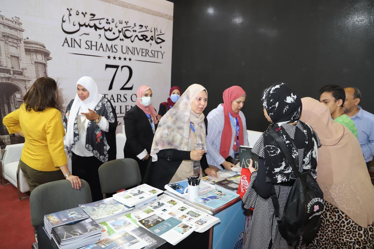 جامعة عين شمس راع بلاتيني بمعرض أخبار اليوم للتعليم العالي
