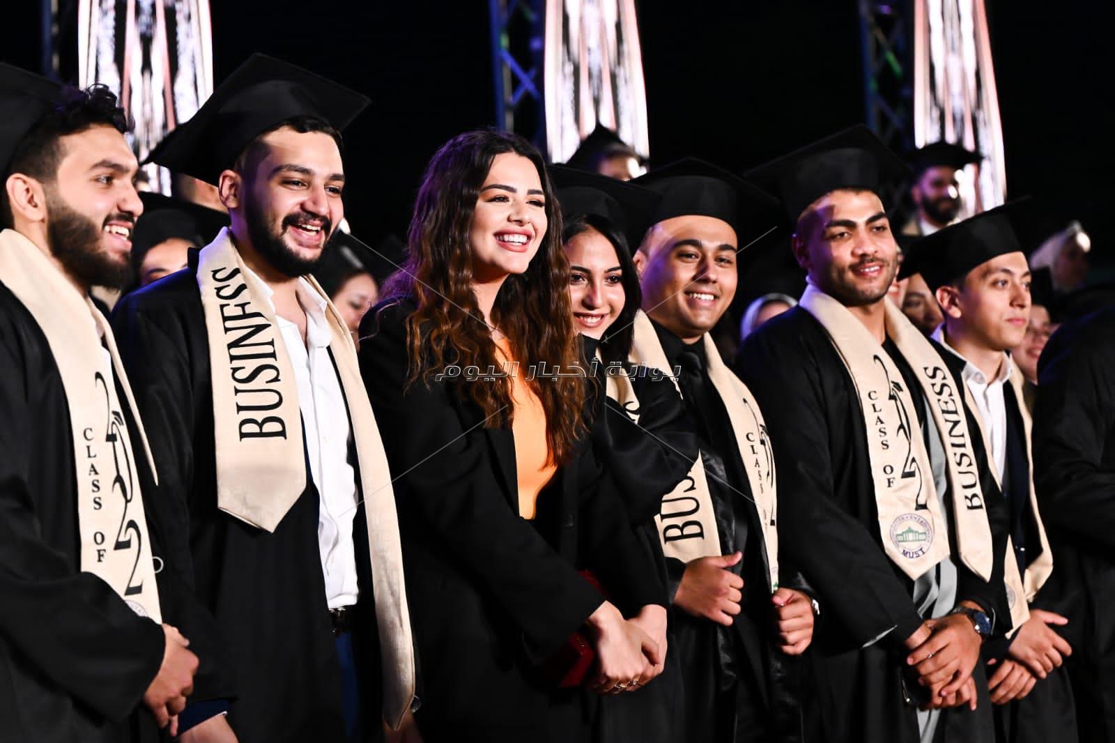 جامعة مصر للعلوم والتكنولوجيا تحتفل بتخرج دفعة جديدة من كلية الإدارة والاقتصاد
