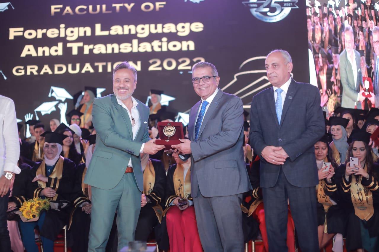 جامعة مصر للعلوم والتكنولوجيا تقيم حفلا كبيرا لتخريج دفعة جديدة من كلية "اللغات والترجمة"