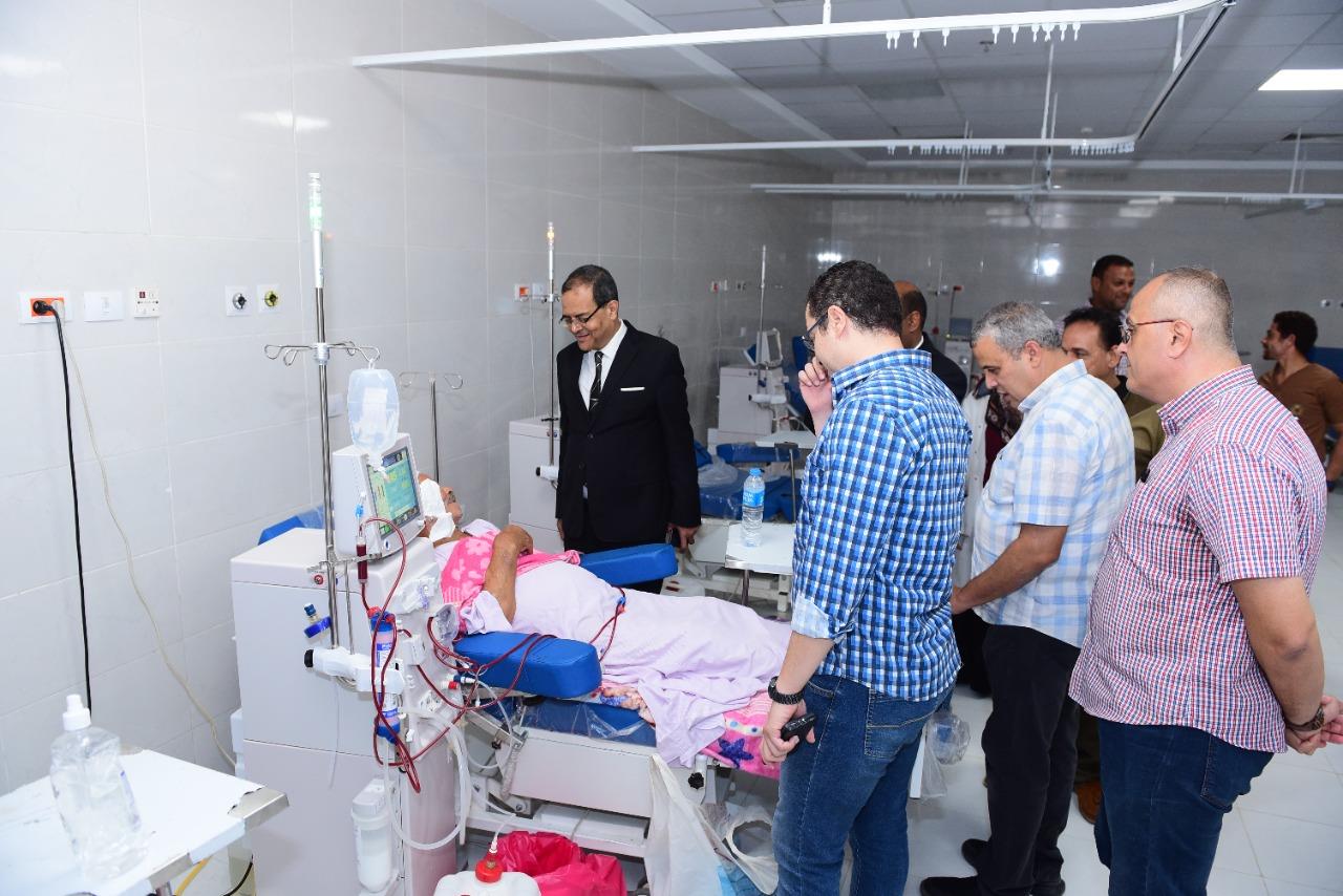 رئيس جامعة سوهاج يجري جولة تفقدية لمتابعة سير العمل بالمستشفى الجديد