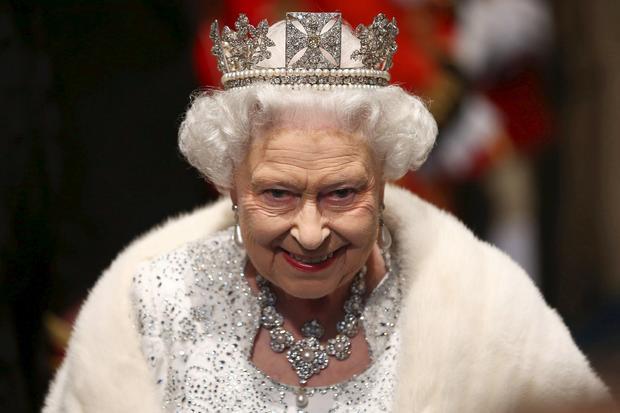 محطات هامة في حياة الملكة إليزابيث .. والعالم يودعها اليوم