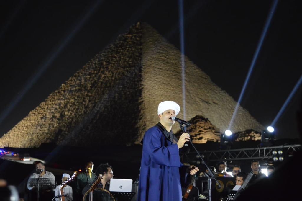 محمود التهامي يطلق ألبومه الجديد بحفل تاريخي في الأهرامات