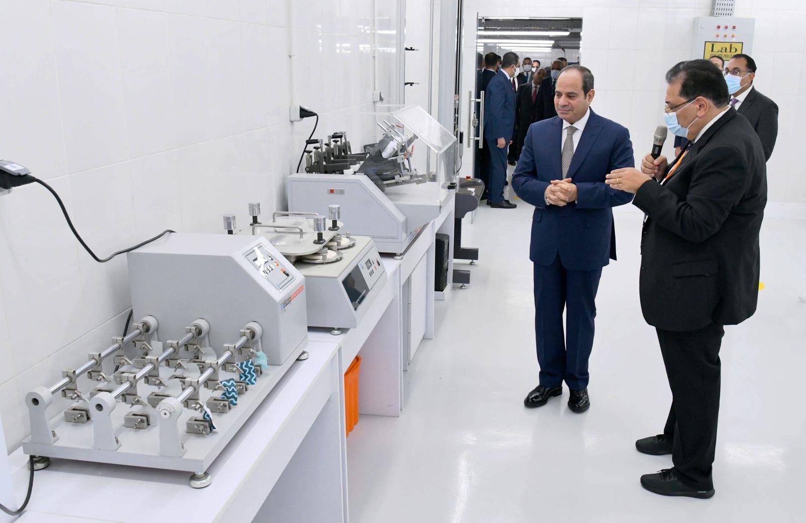 الرئيس السيسي خلال افتتاح عدد من المشروعات القومية 