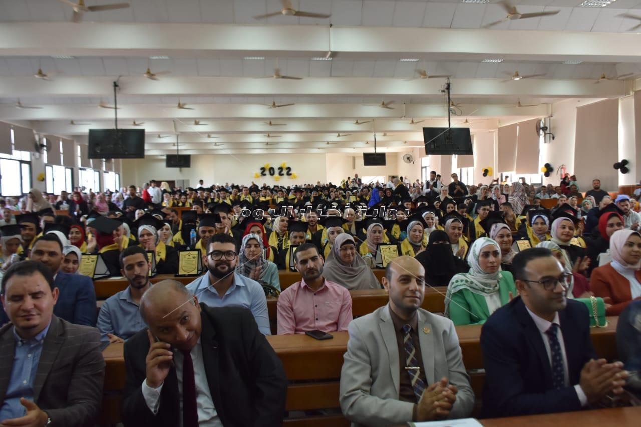 بالصور  ر ئيس جامعة مدينة السادات  يشهد تكريم المتفوقين من خريجى دفعة 2022