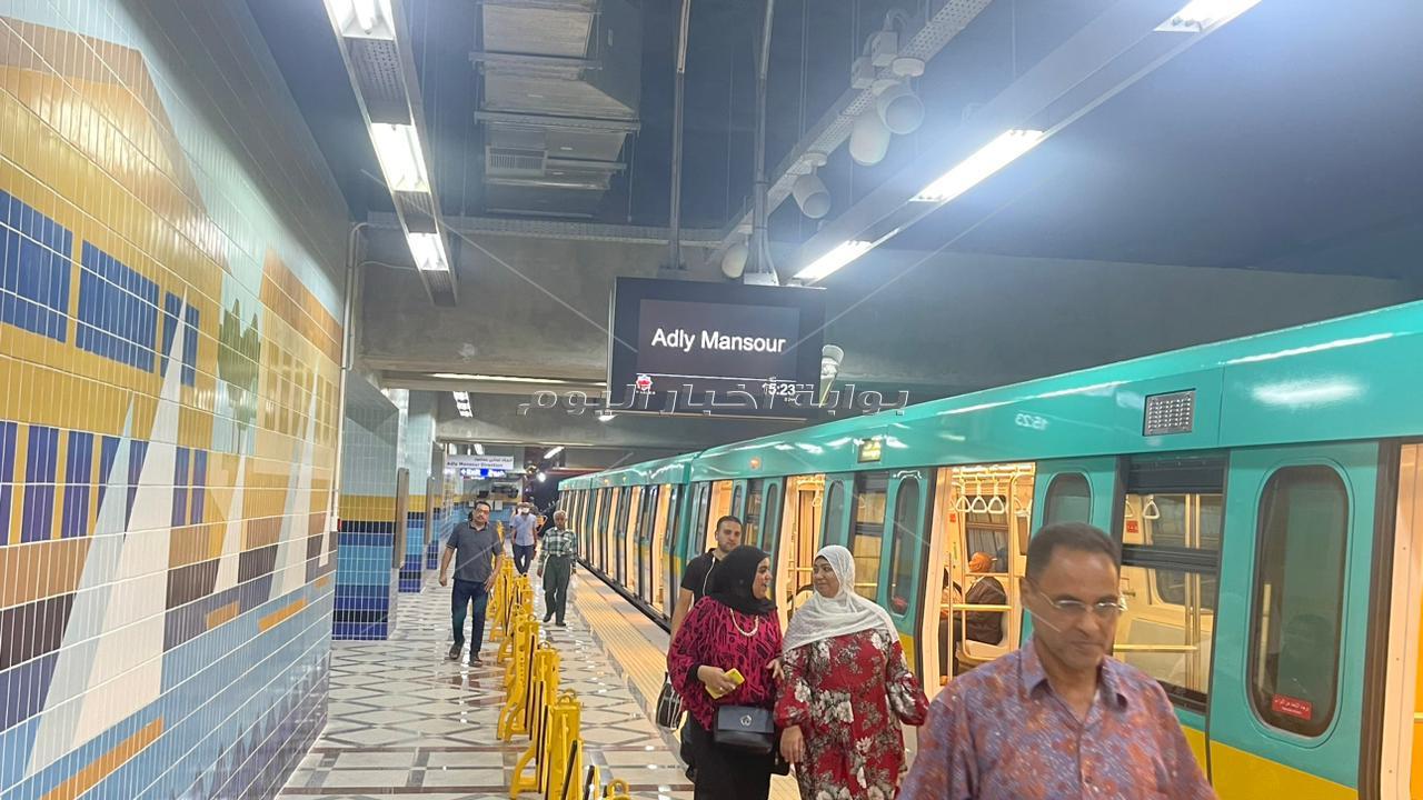 توافد الركاب  على مترو "العتبة - الزمالك- الكيت كات" في أول أيام تشغيلها
