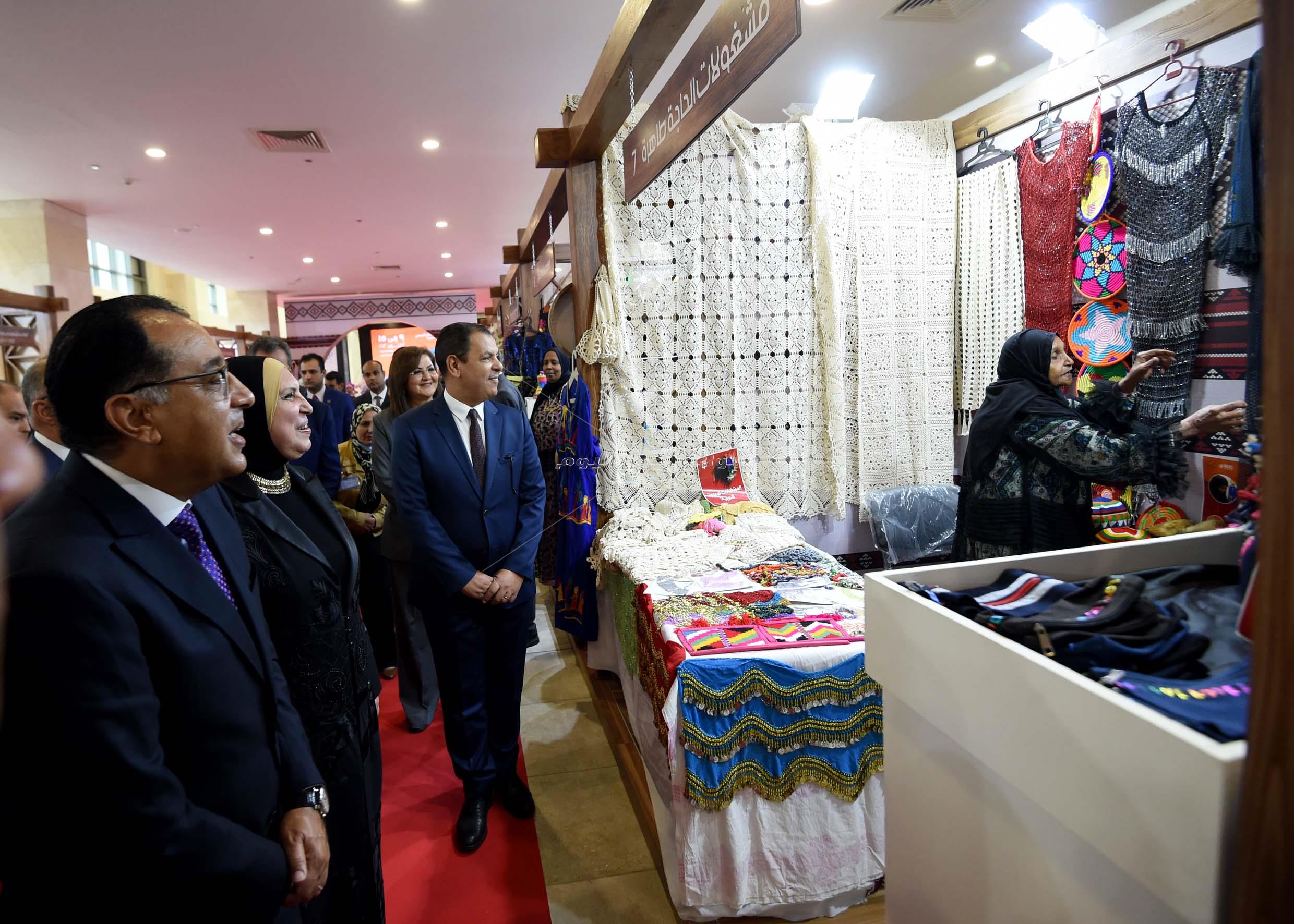 رئيس الوزراء يفتتح فعاليات الدورة الرابعة من معرض "تراثنا" للحرف اليدوية والتراثية 