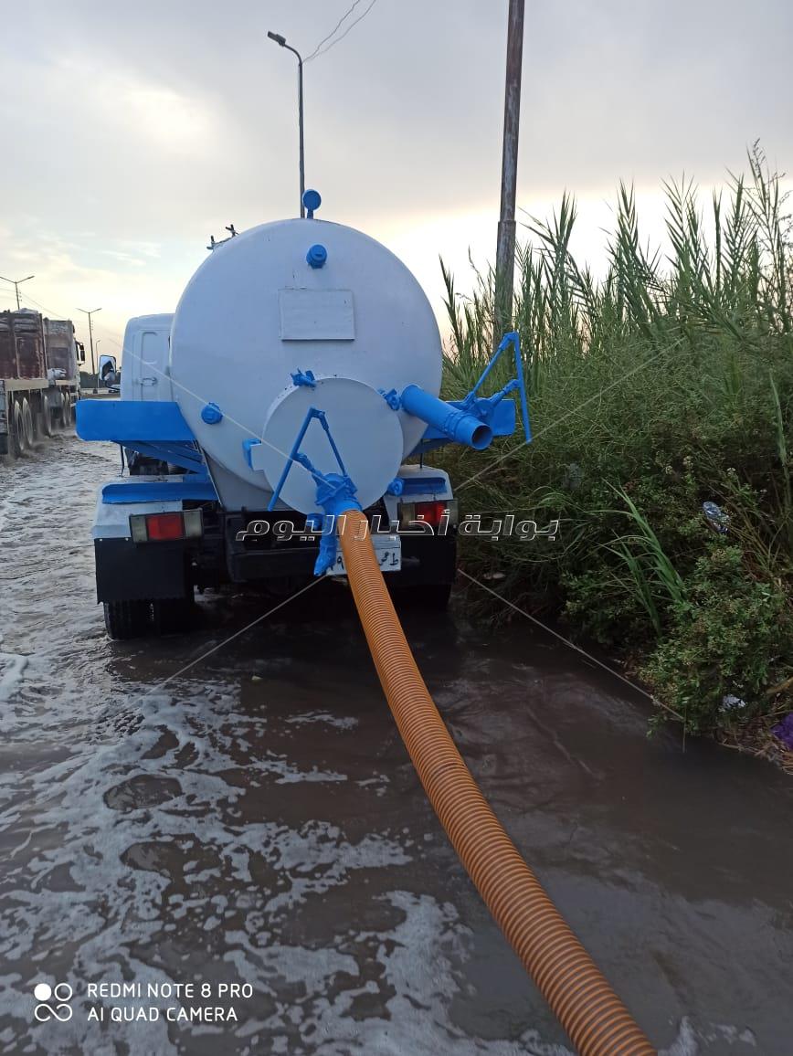 الوحدات المحلية بالإسماعيلية تكثف جهودها لسحب تراكمات مياه الأمطار 
