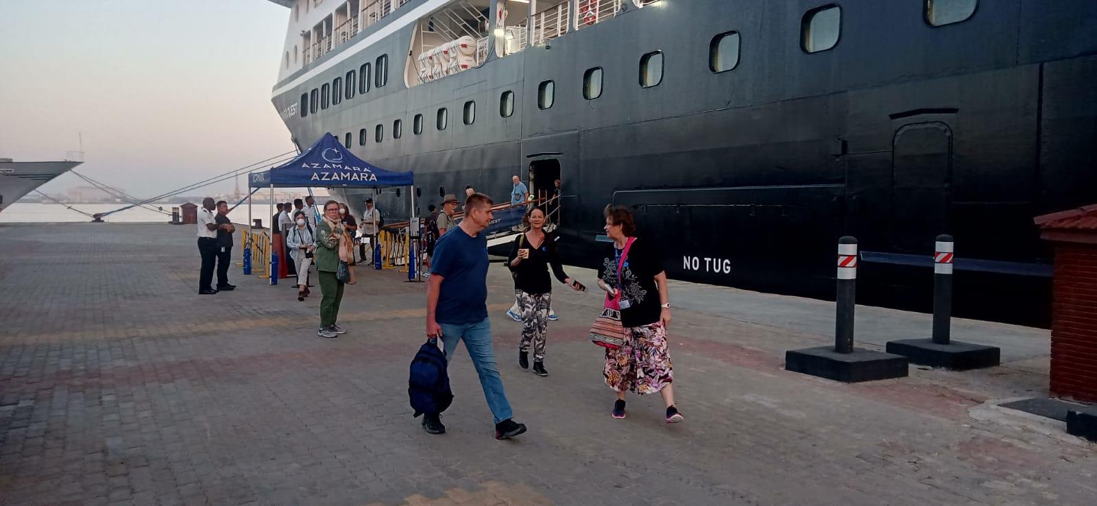 وصول 910 سائحًا أجنبيًا إلى ميناء الإسكندرية