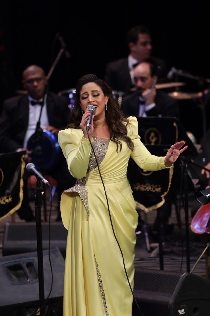 ريهام عبد الحكيم تتألق وهمام إبراهيم يبعث رسالة حب بمهرجان الموسيقى