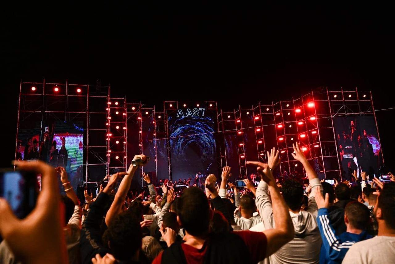 الصور الكاملة .. تامر حسني يتألق في حفل عالمي بالقاهرة الجديدة