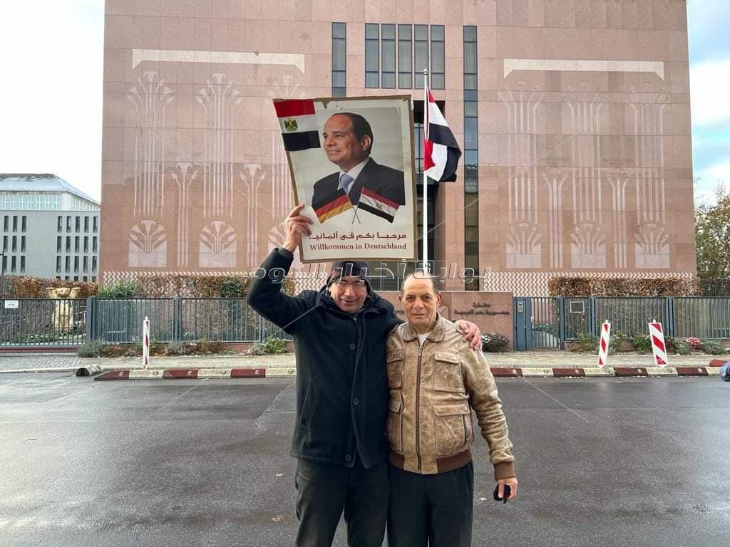 الجالية المصرية في ألمانيا تنظم وقفة أمام السفارة احتفالا بنجاح قمة المناخ