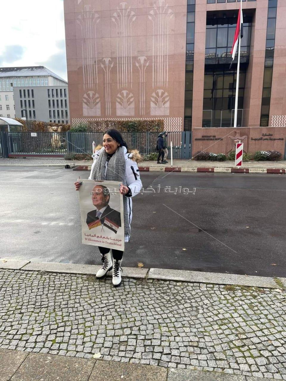 الجالية المصرية في ألمانيا تنظم وقفة أمام السفارة احتفالا بنجاح قمة المناخ