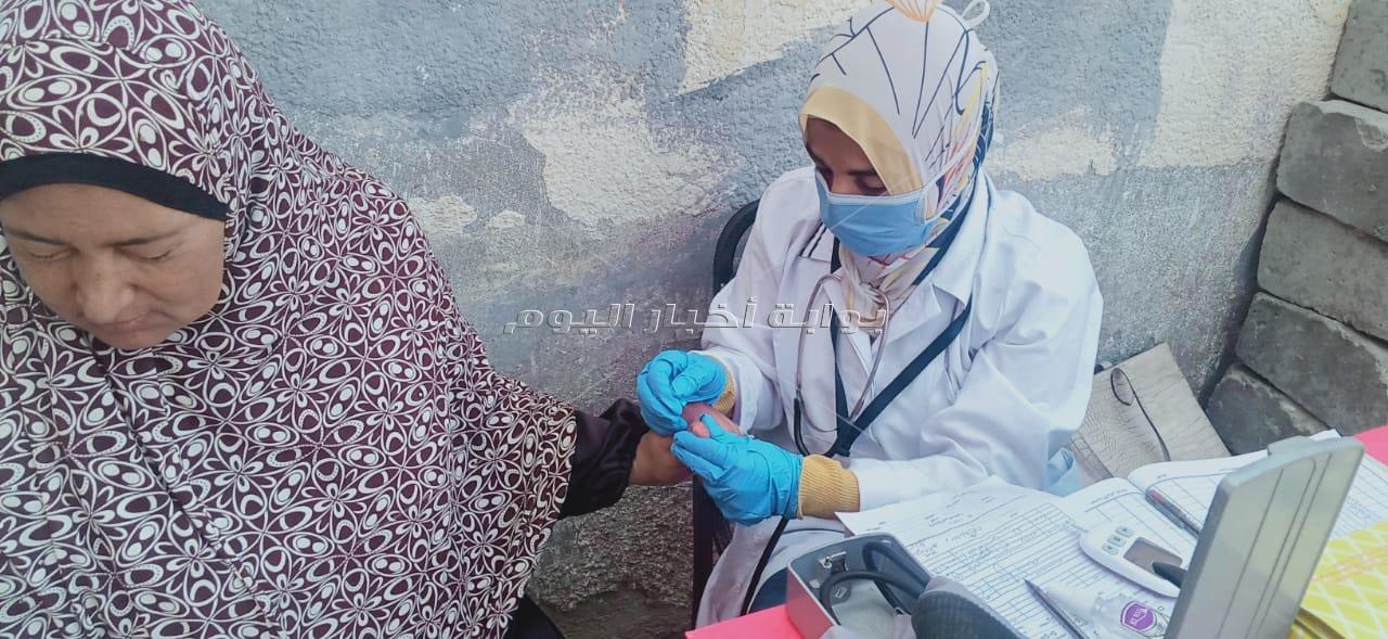 الكشف الطبي وتقديم العلاج بالمجان ل630مواطن في قافلة طبية لجامعة القناة بقرية السحارة