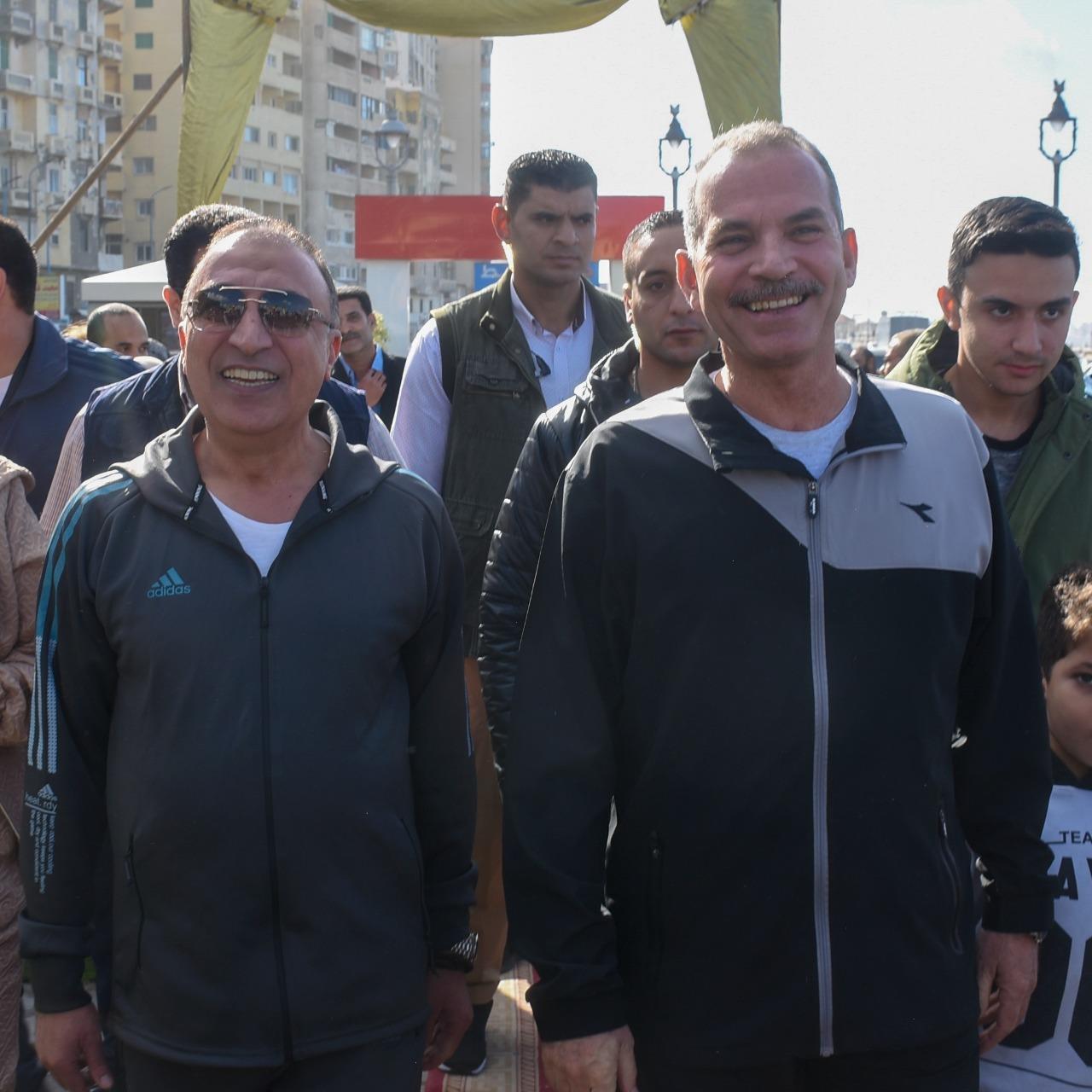 محافظ الإسكندرية وقائد المنطقة الشمالية يفتتحان أول ملعب كروس فت بالمجان  