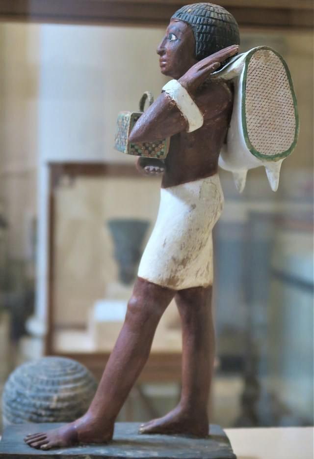  اول حقيبة ظهر في العالم في متحف المصري بالتحرير