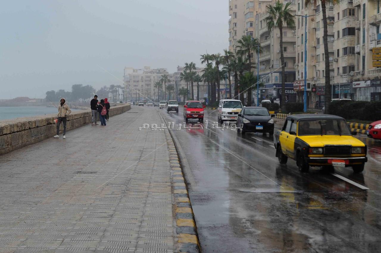 متابعة ميدانية لرفع مياه الأمطار بأحياء الإسكندرية وتسيير حركة المرور 