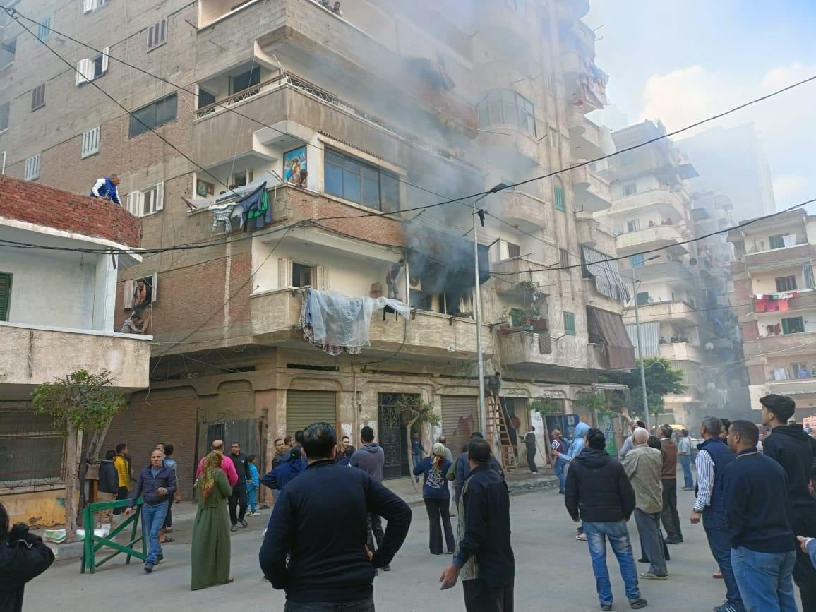 إصابة 5 أشخاص إثر حريق بشقة في الإسكندرية بسبب ماس كهربائي| صور 