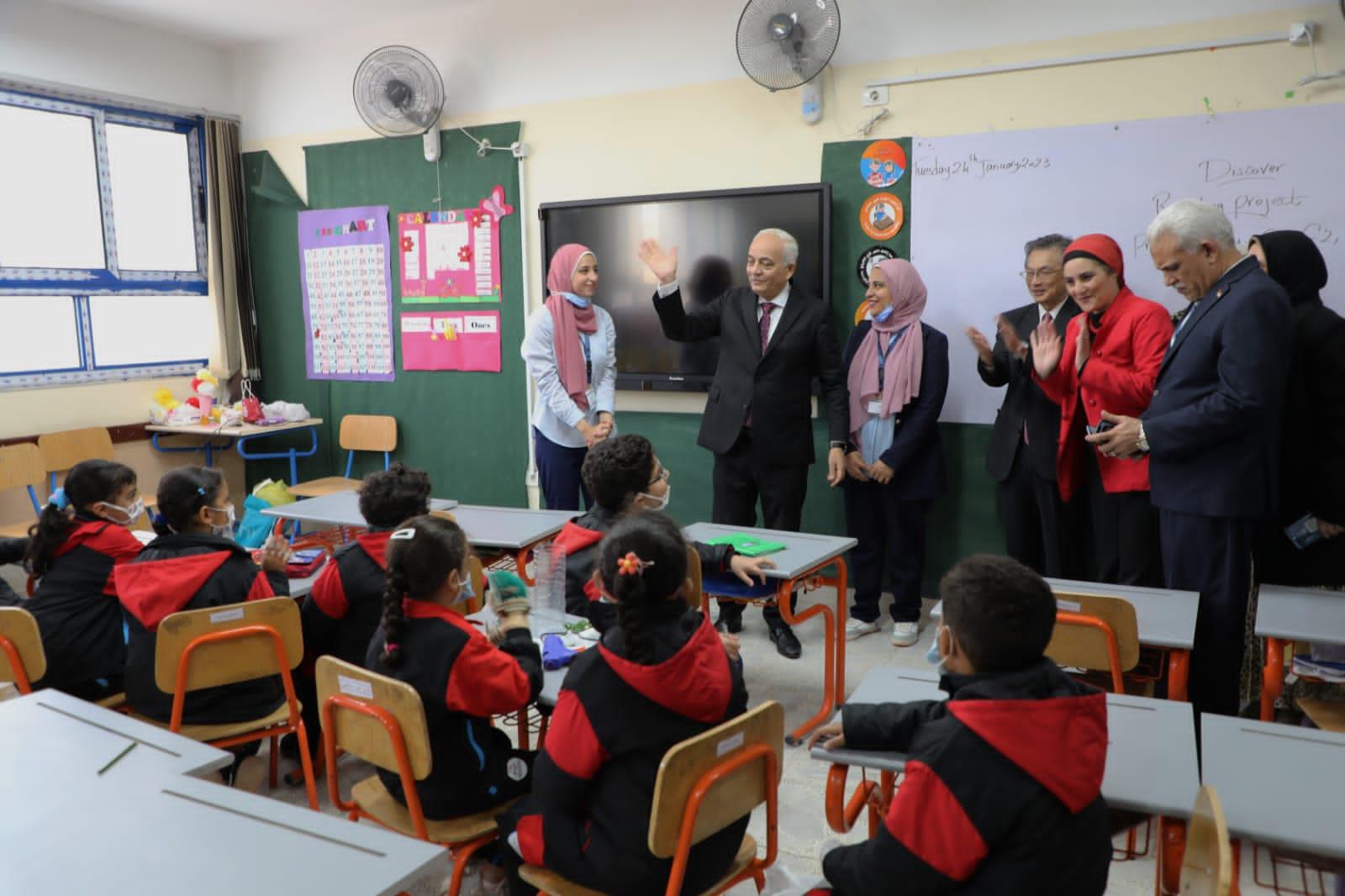 وزير التعليم يتابع انتظام سير العملية التعليمية فى المدرسة الرسمية الدولية بزهراء مدينة نصر