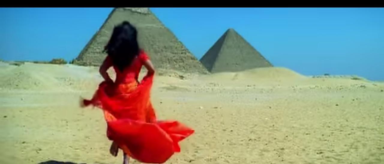 بالصور|أغاني هندية «أتصورت» في مصر.. أبرزها كانت في منطقة الاهرامات بالجيزه 