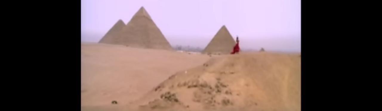 بالصور|أغاني هندية «أتصورت» في مصر.. أبرزها كانت في منطقة الاهرامات بالجيزه 