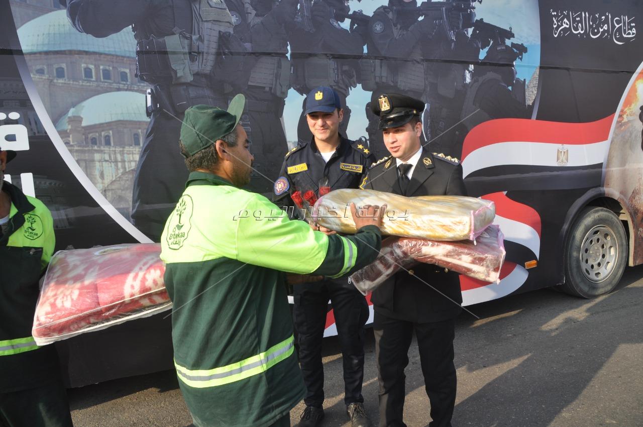 بالصور... أمن القاهرة يوزع الهدايا ولعب الأطفال احتفالا بعيد الشرطة ال71
