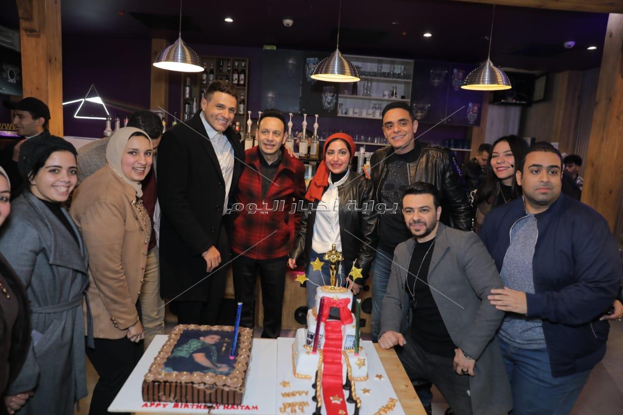 فريق عمل "الحب بتفاصيله" ومصطفى قمر يحتفلون بعيد ميلاد هيثم حسن 