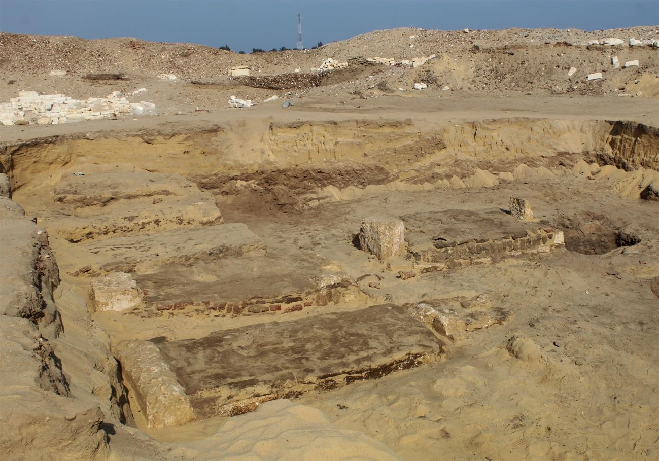 الكشف عن مجموعة من المقابر من العصر الفارسي والروماني والقبطي بمنطقة  البهنسا