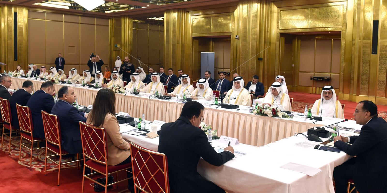رئيس الوزراء يلتقى أعضاء مجلس إدارة غرفة قطر ورابطة رجال الأعمال القطريين