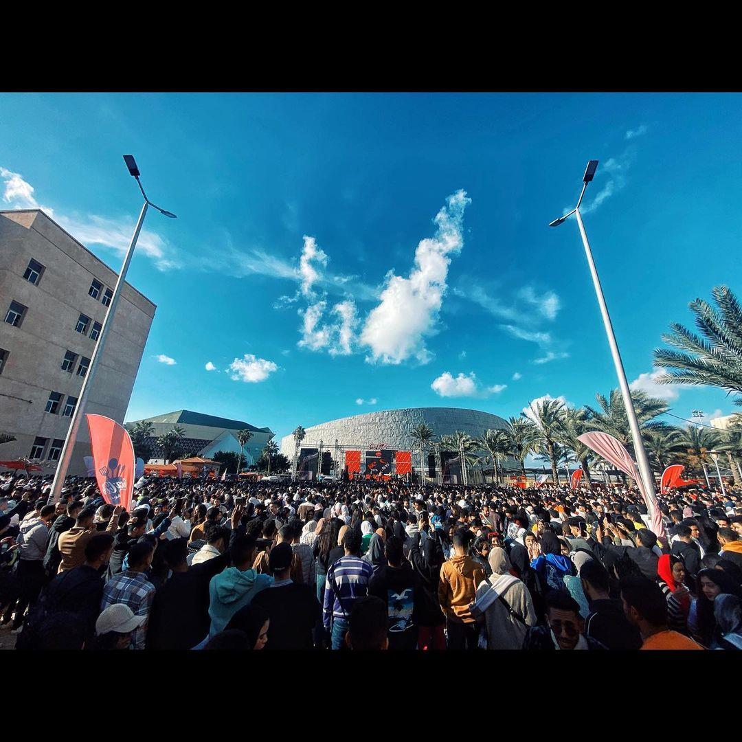 محمود العسيلي يتألق في حفل غنائي بالإسكندرية 