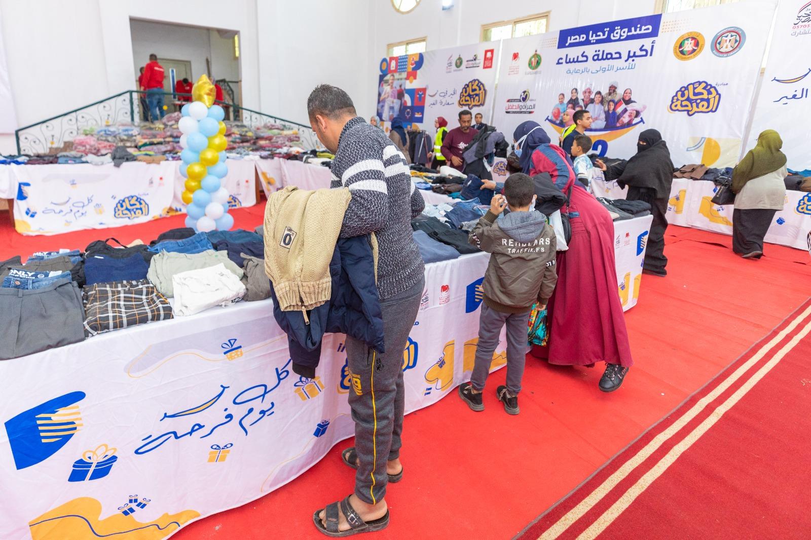 «دكان الفرحة» يفتح أبوابه لرعاية 2000 أسرة في سوهاج