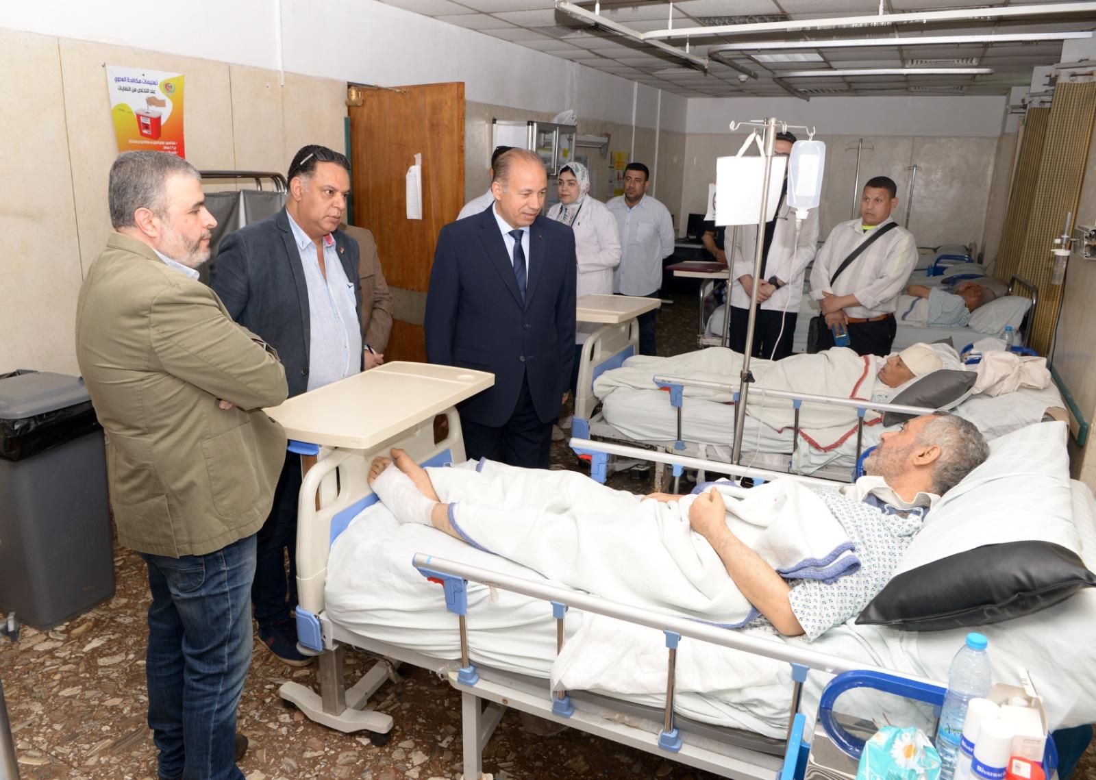 جولة مفاجئة لرئيس جامعة المنصورة لتفقد سير العمل  بالمستشفيات الجامعية . 