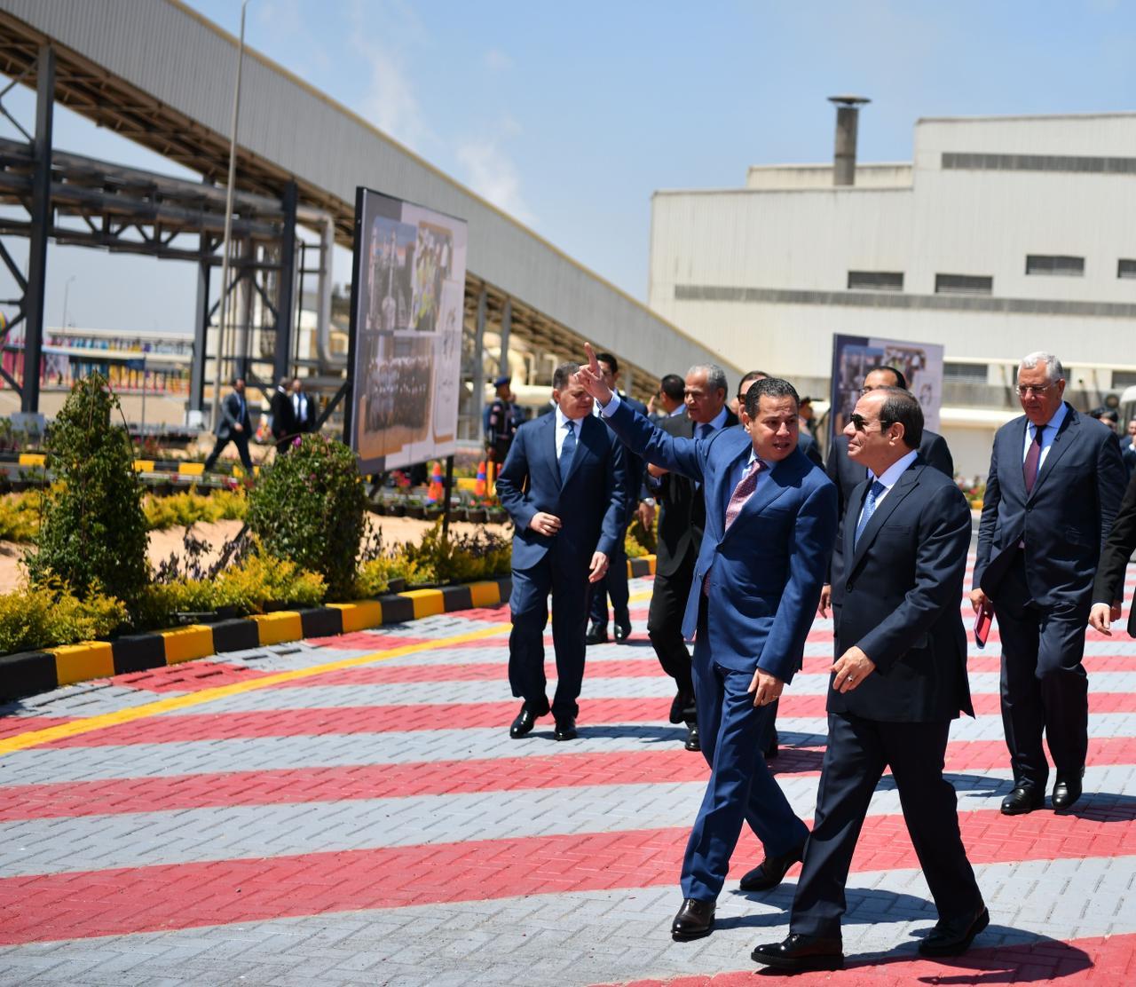  الرئيس السيسي يتفقد مصنع الشرقية للسكر بـ الصالحية الجديدة 