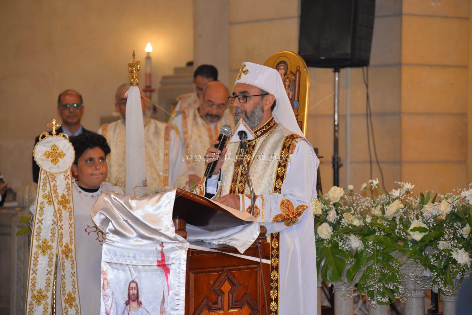 محافظ الإسماعيلية يشهد مراسم ترسيم مطرانًا جديدًا لإيبارشية الأقباط الكاثوليك 