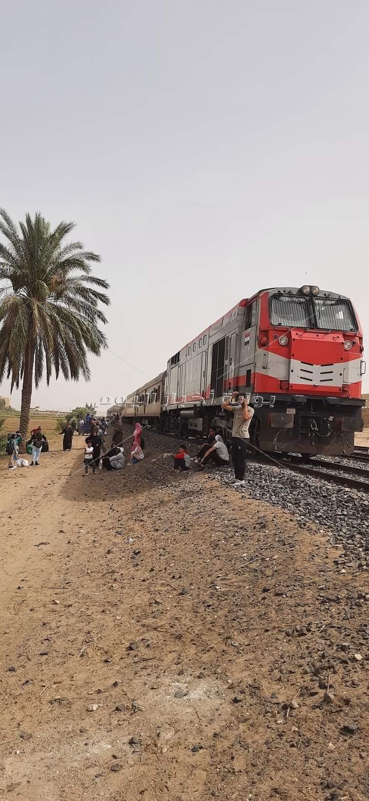 خروج عربيتين من قطار بورسعيد بالإسماعيلية