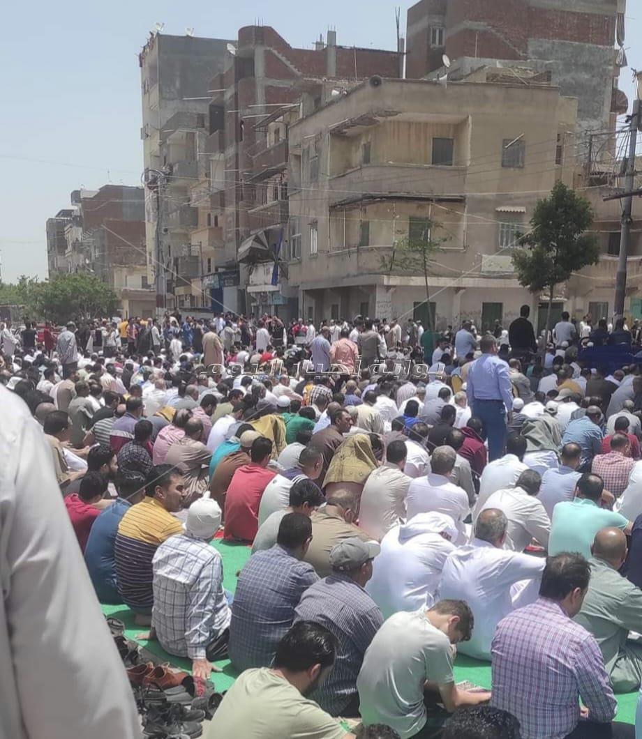 الآلاف يشيعون جثمان الشيخ مصطفى خميس بكفر الدوار بالبحيرة