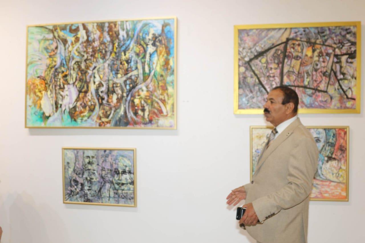 «عيون الناس».. معرض جديد للفنان التشكيلي محمد مهدي بالشيخ زايد