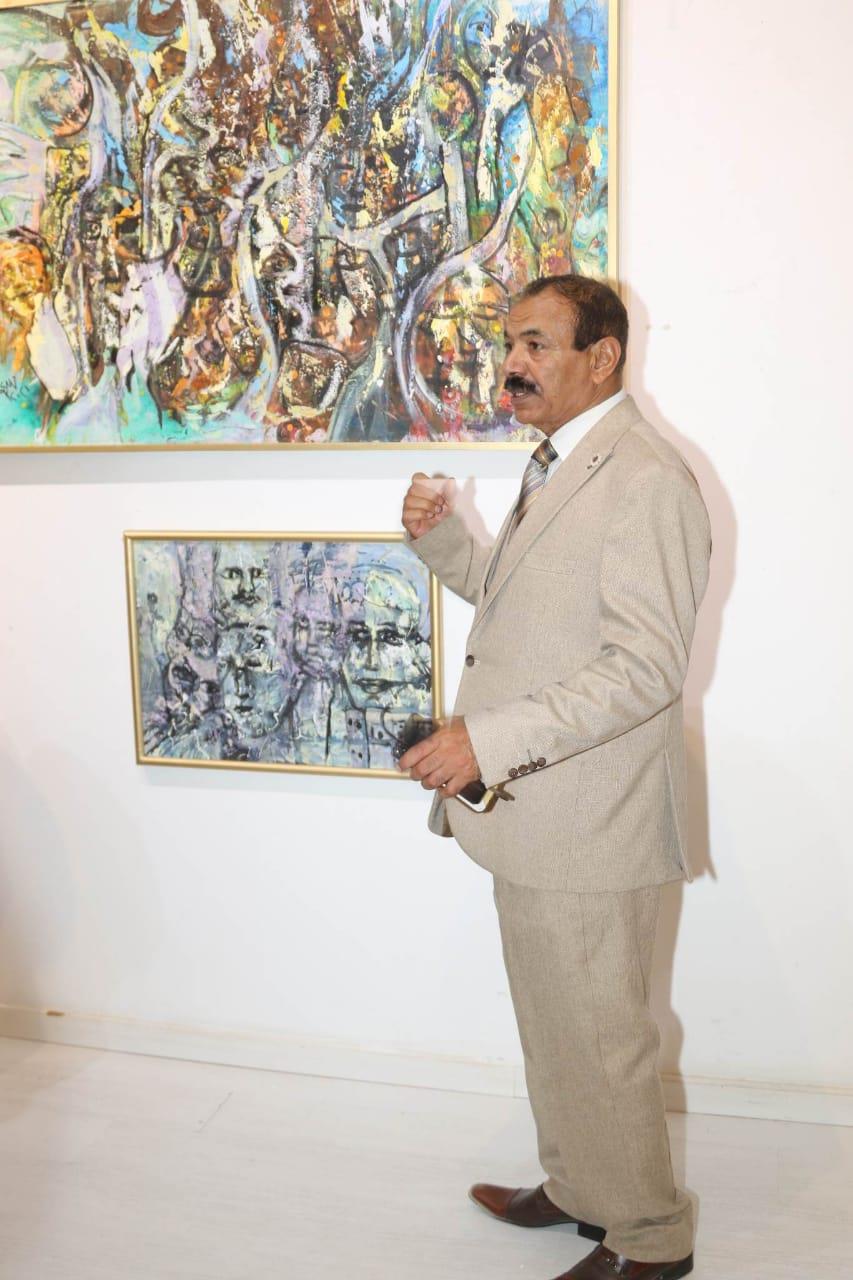 «عيون الناس».. معرض جديد للفنان التشكيلي محمد مهدي بالشيخ زايد