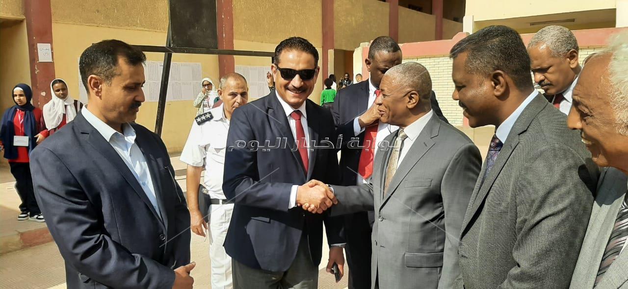 سفير السودان ومدير تعليم الجيزة يتفقدان امتحانات شهادة الأساس السودانية  