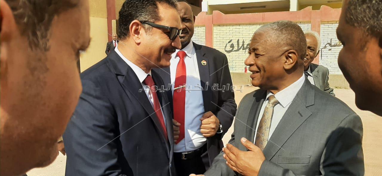 سفير السودان ومدير تعليم الجيزة يتفقدان امتحانات شهادة الأساس السودانية  
