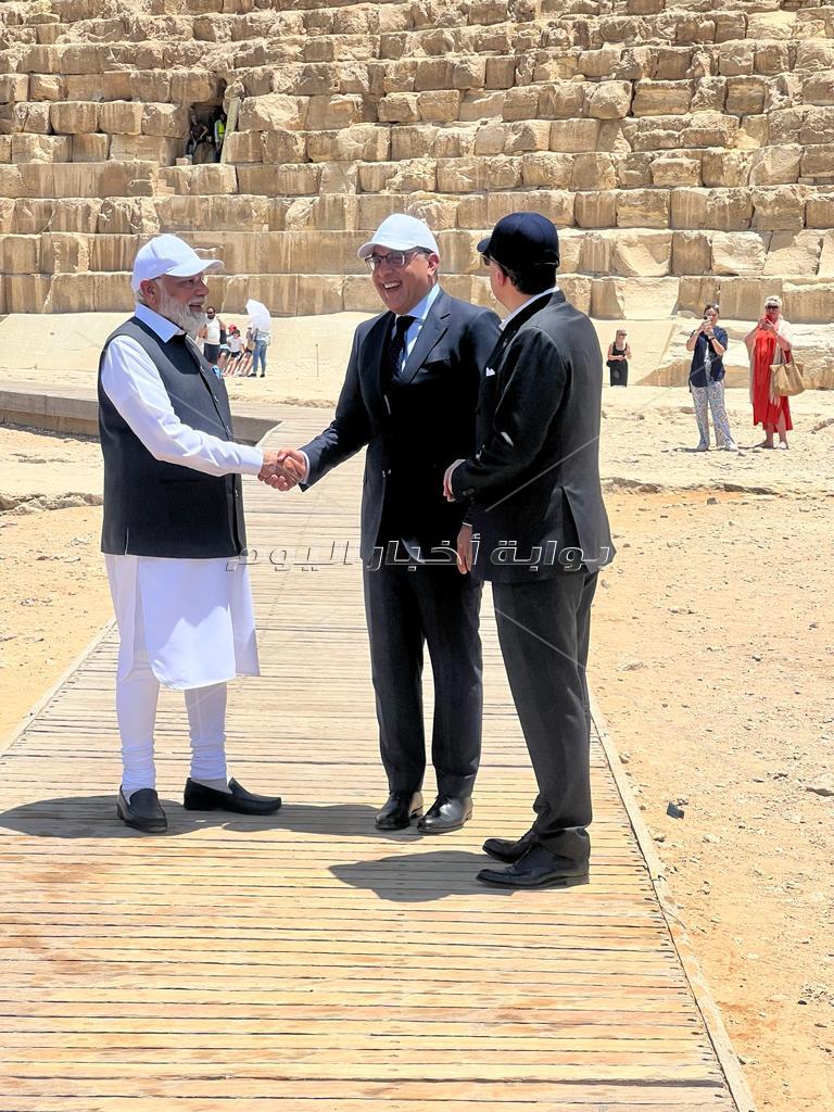 رئيس الوزراء يصطحب نظيره الهندي في جولة بمنطقة الأهرامات