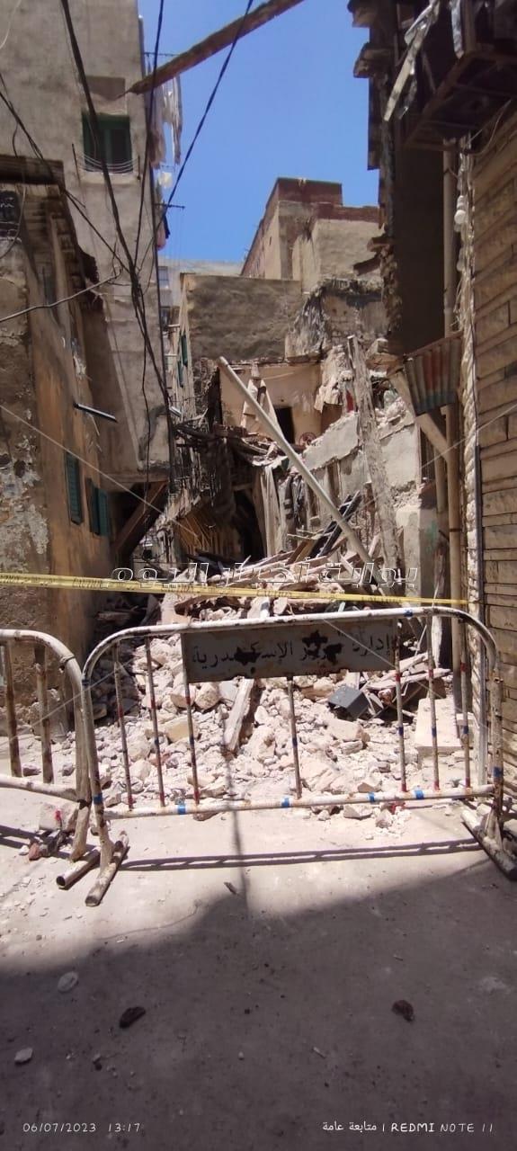 محافظ الإسكندرية يتابع تداعيات حادث انهيار عقار قديم بحي الجمرك