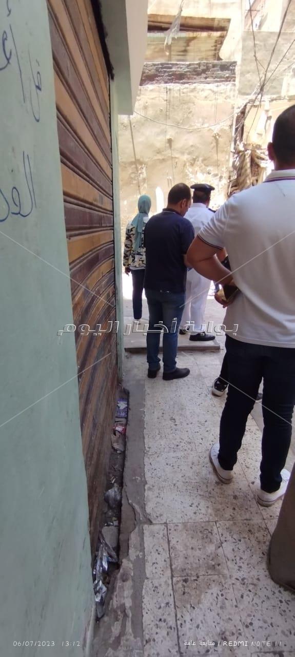 محافظ الإسكندرية يتابع تداعيات حادث انهيار عقار قديم بحي الجمرك